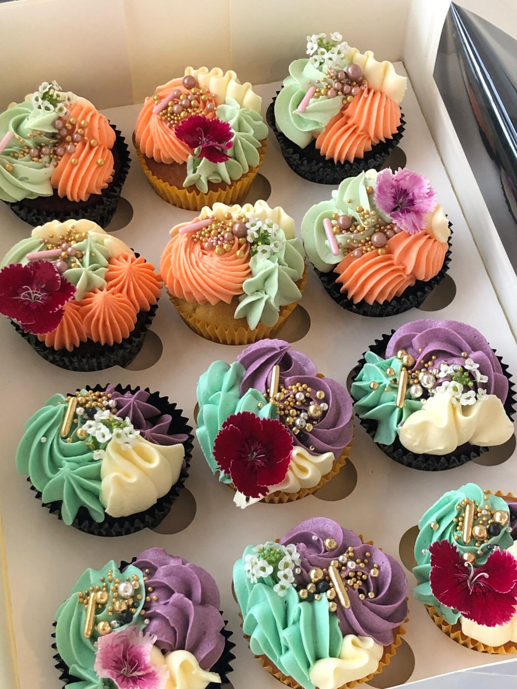 Deluxe box of mixed cupcakes