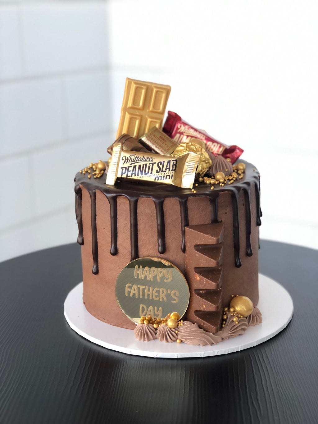 Father's Day cake with chocolate 